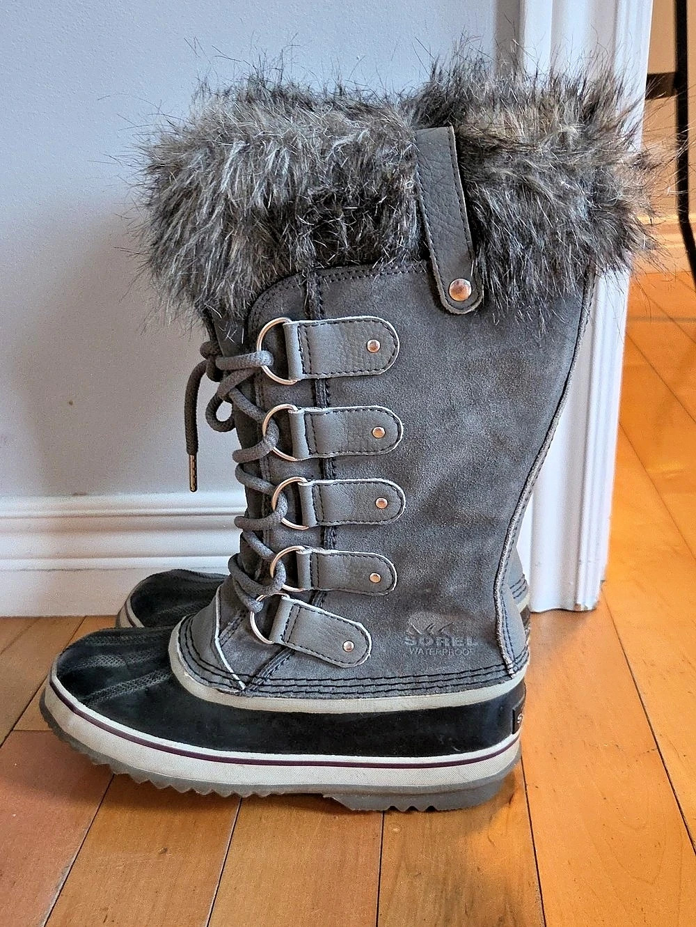 Womens Sorel Joan of Arctic Waterproof Winter Boots US 9 Gray Black